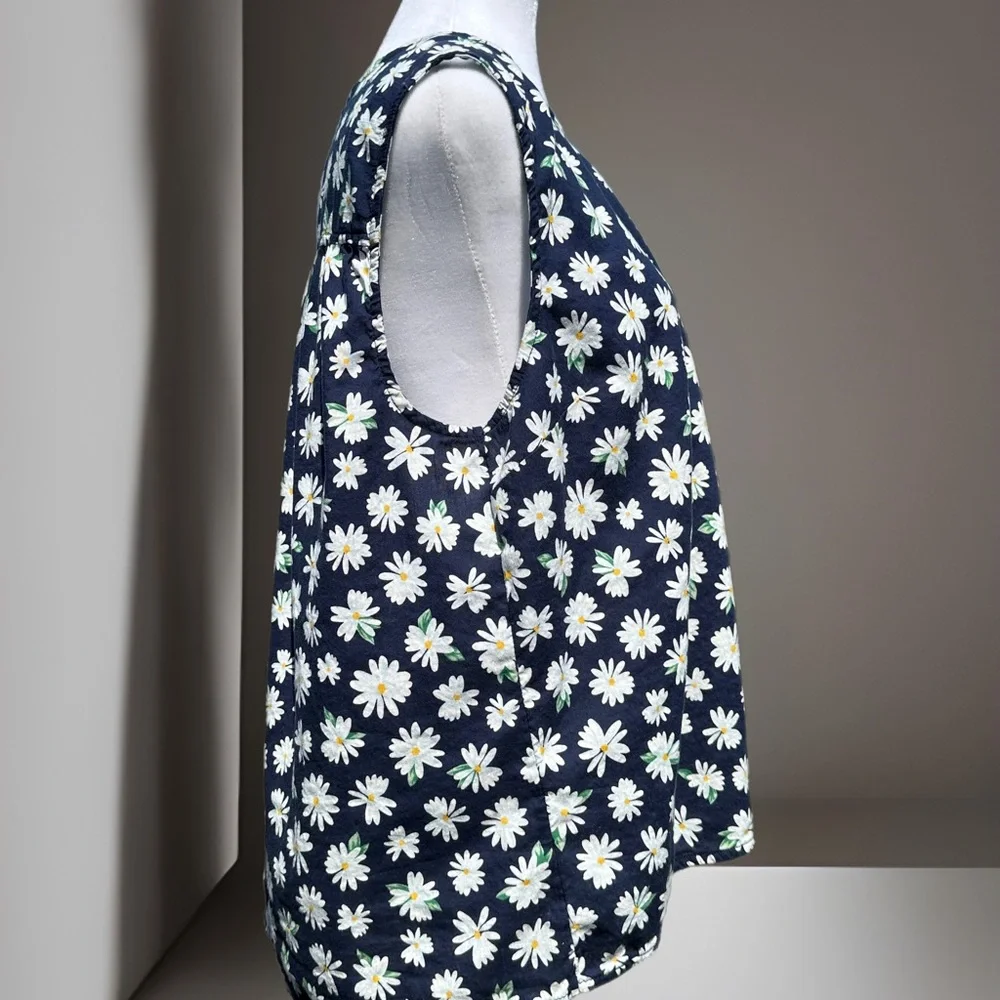 Old Navy Sleeveless Tie Front Daisy Top - Picture 4 of 7